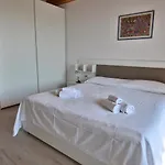 Red In Marciaga Di דירה