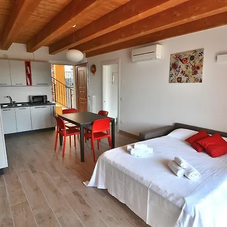Red In Marciaga Di Apartment